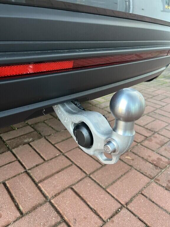 O121O07953_26.webp_Touareg Friends 3.0 TDI 4MOT 210 kW Tiptronic 8st. automat