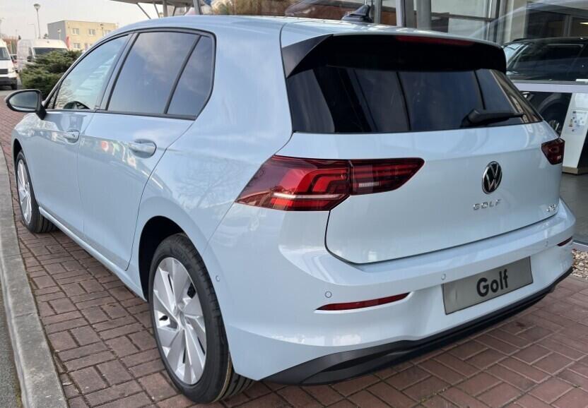 O121O07956_12.webp_Golf People 1,5 eTSI 85 kW 7 DSG