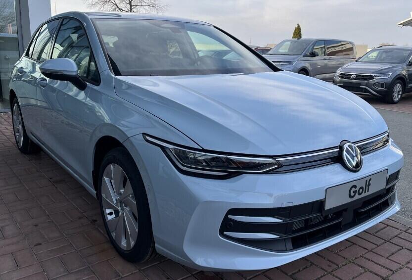 O121O07956_17.webp_Golf People 1,5 eTSI 85 kW 7 DSG