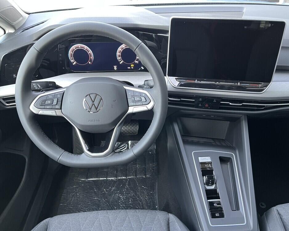 O121O07956_22.webp_Golf People 1,5 eTSI 85 kW 7 DSG