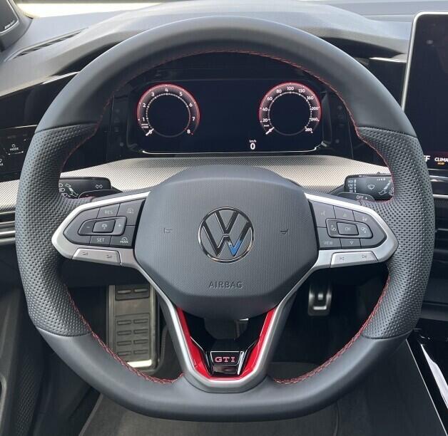 O121O07968_25.webp_Golf GTI Clubsport 2,0 TSI 221 kW 7 DSG