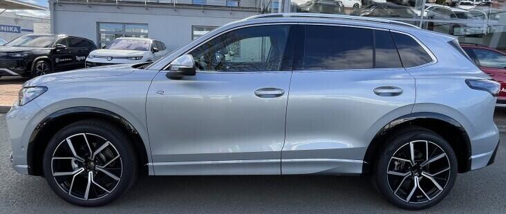 O121O07987_11.webp_Tiguan R-Line People 1,5 eTSI mHEV 110 kW