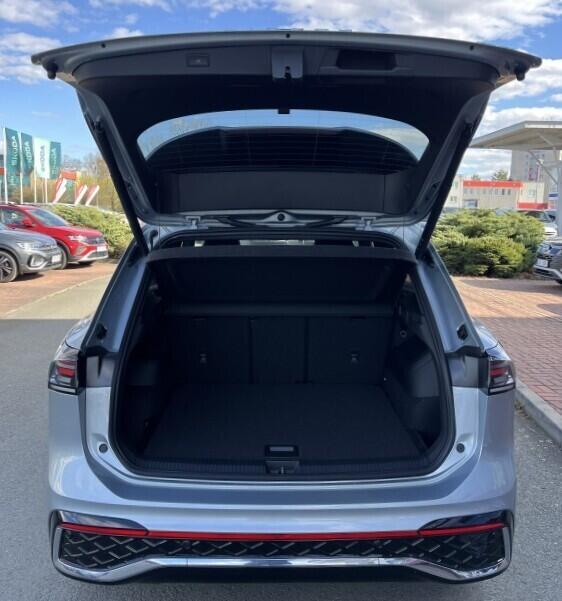 O121O07987_15.webp_Tiguan R-Line People 1,5 eTSI mHEV 110 kW