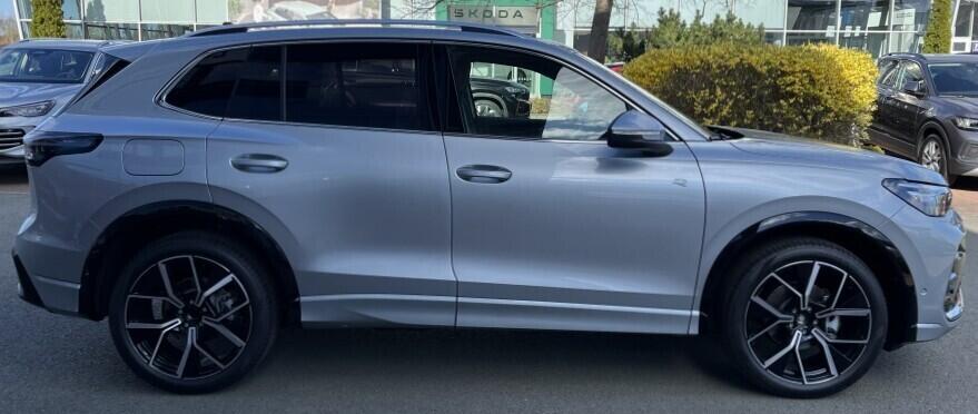 O121O07987_17.webp_Tiguan R-Line People 1,5 eTSI mHEV 110 kW