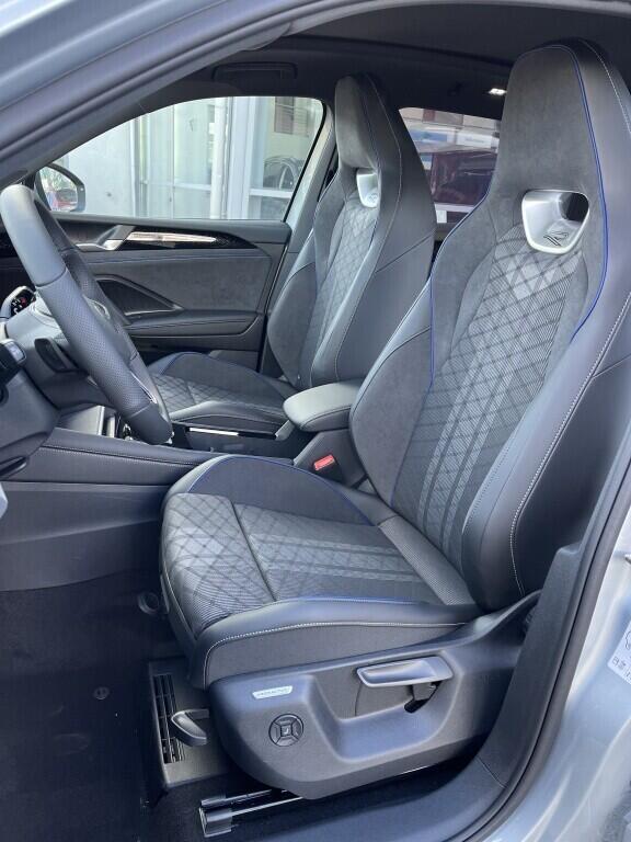 O121O07987_21.webp_Tiguan R-Line People 1,5 eTSI mHEV 110 kW