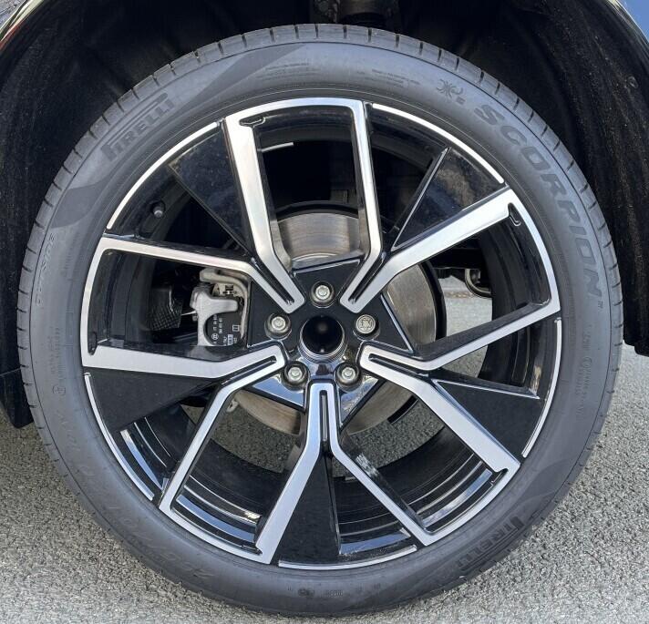 O121O07987_26.webp_Tiguan R-Line People 1,5 eTSI mHEV 110 kW