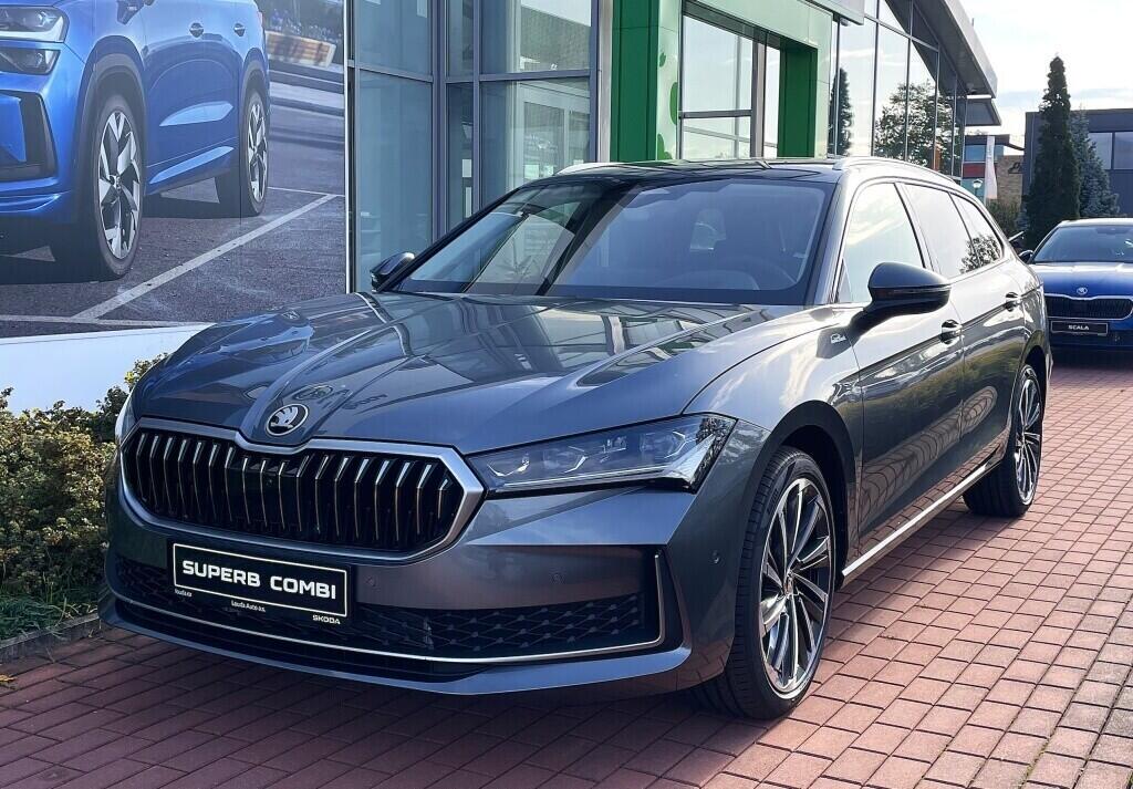 O121S09376_10.webp_Superb Combi L&K 2,0 TDI 142 kW