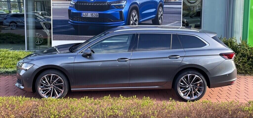 O121S09376_11.webp_Superb Combi L&K 2,0 TDI 142 kW
