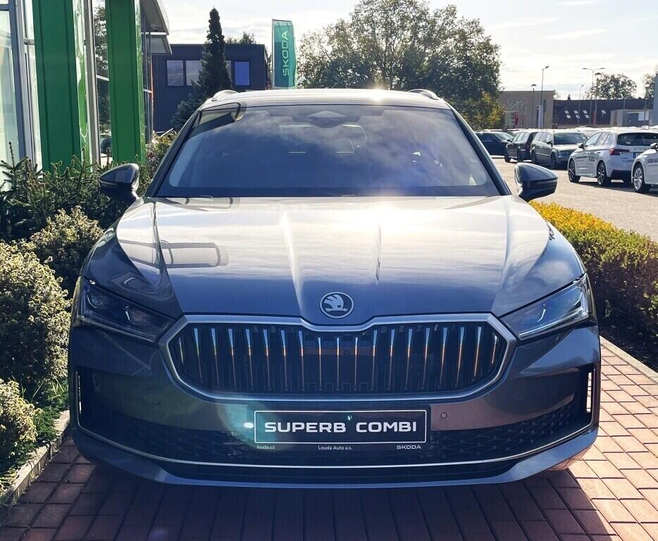 O121S09376_14.webp_Superb Combi L&K 2,0 TDI 142 kW