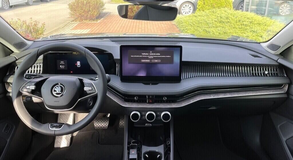 O121S09376_15.webp_Superb Combi L&K 2,0 TDI 142 kW