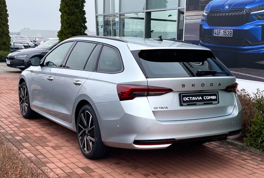 O121S09753_12.webp_Octavia Combi Sportline 2,0 TDI 110 kW