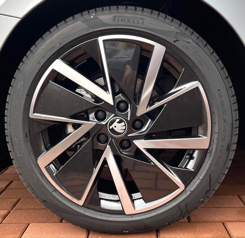 O121S09753_19.webp_Octavia Combi Sportline 2,0 TDI 110 kW
