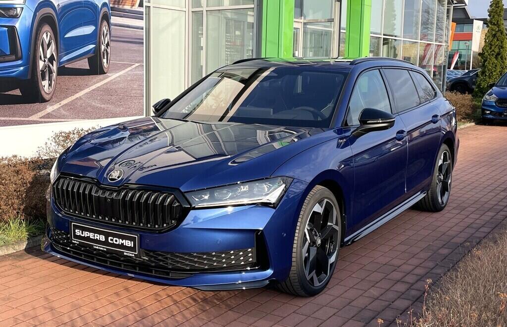 O121S09783_10.webp_Superb Combi Sportline 2,0 TDI 4x4 142 kW