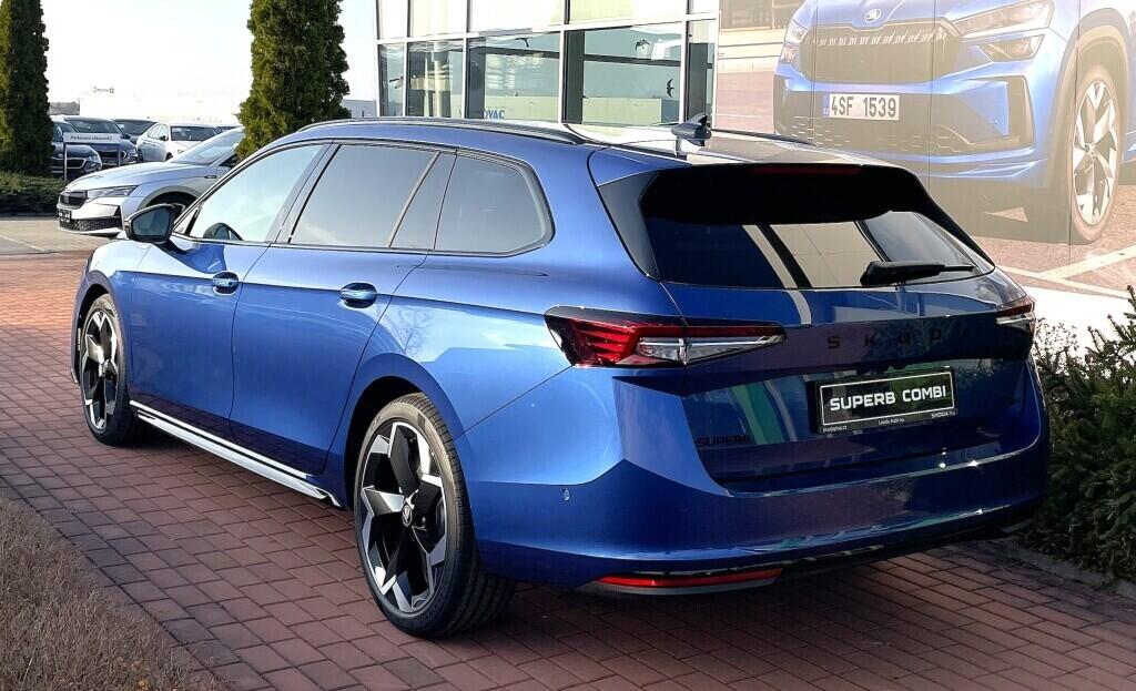 O121S09783_12.webp_Superb Combi Sportline 2,0 TDI 4x4 142 kW