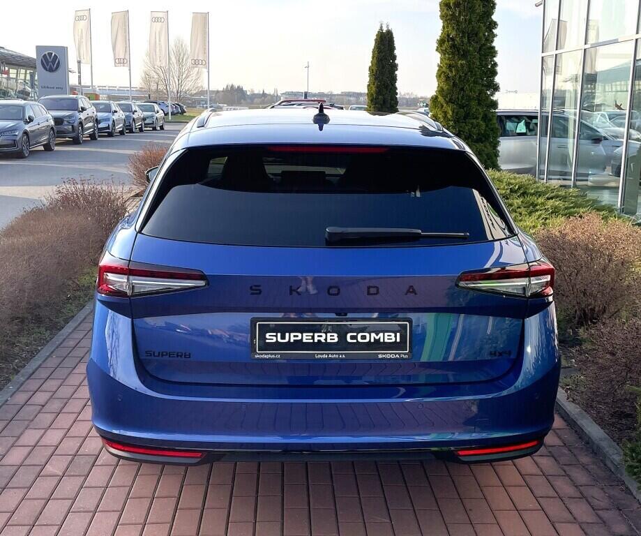 O121S09783_13.webp_Superb Combi Sportline 2,0 TDI 4x4 142 kW