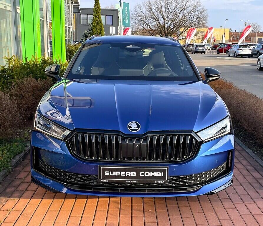 O121S09783_14.webp_Superb Combi Sportline 2,0 TDI 4x4 142 kW