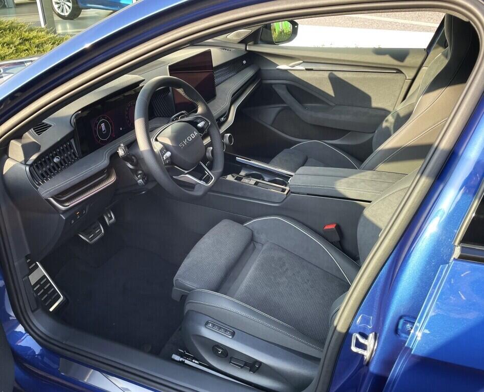 O121S09783_16.webp_Superb Combi Sportline 2,0 TDI 4x4 142 kW