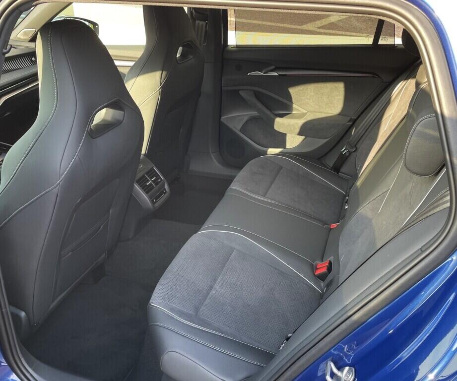O121S09783_17.webp_Superb Combi Sportline 2,0 TDI 4x4 142 kW