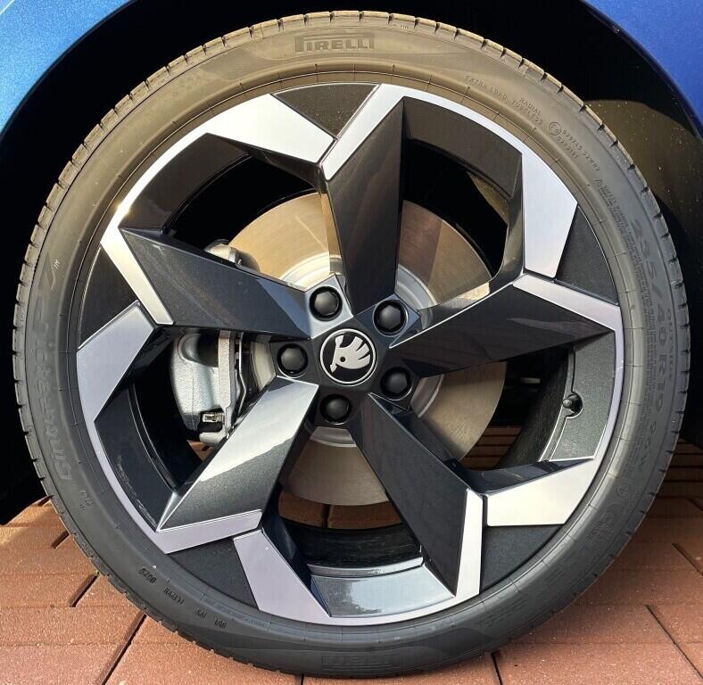 O121S09783_19.webp_Superb Combi Sportline 2,0 TDI 4x4 142 kW