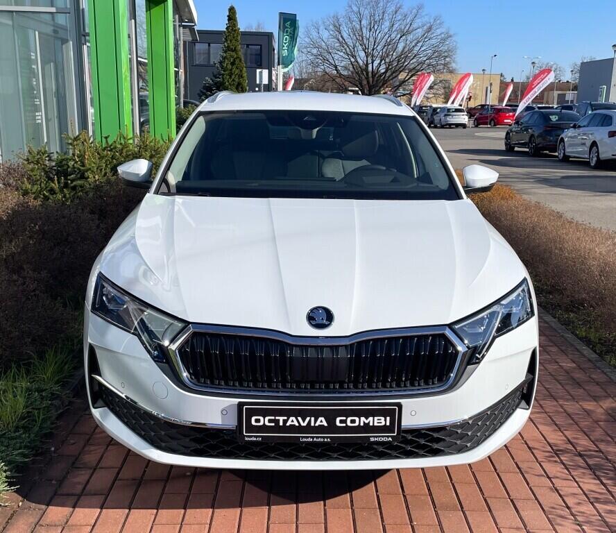 O121S09785_14.webp_Octavia Combi Selection 1,5 TSI m-HEV 110 kW