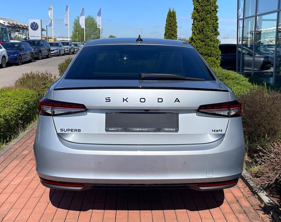 O121S09802_13.webp_Superb Sportline 2,0 TSI 4x4 195 kW