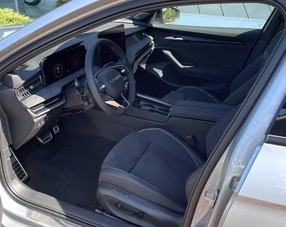 O121S09802_16.webp_Superb Sportline 2,0 TSI 4x4 195 kW