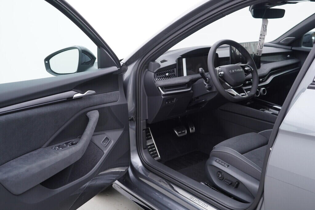 O121S09892_18.webp_Superb Sportline  2,0 TDI 110 kW