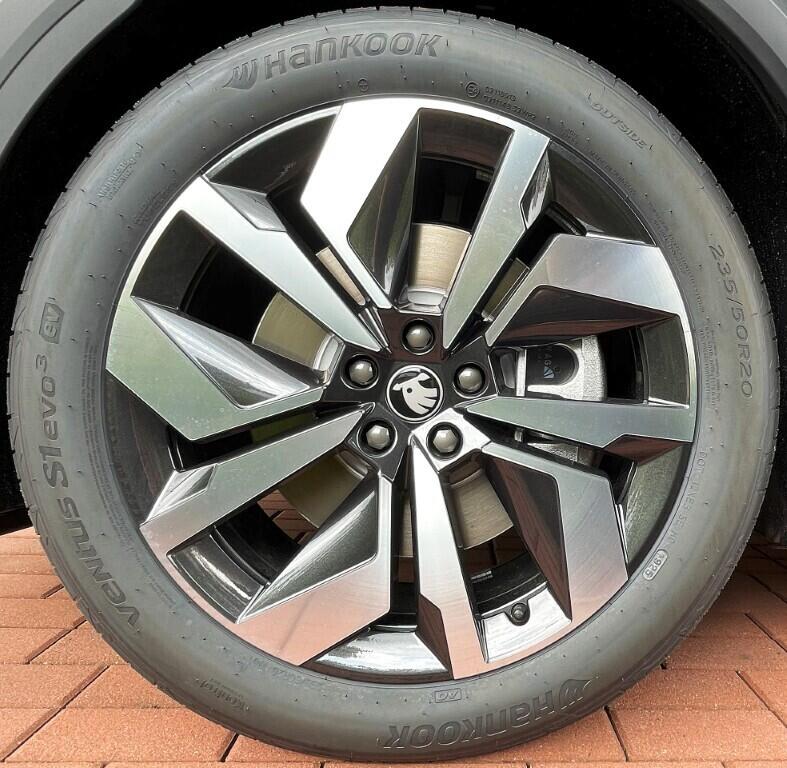 O121S09925_19.webp_Elroq Sportline 85 82 kWh 210 kW