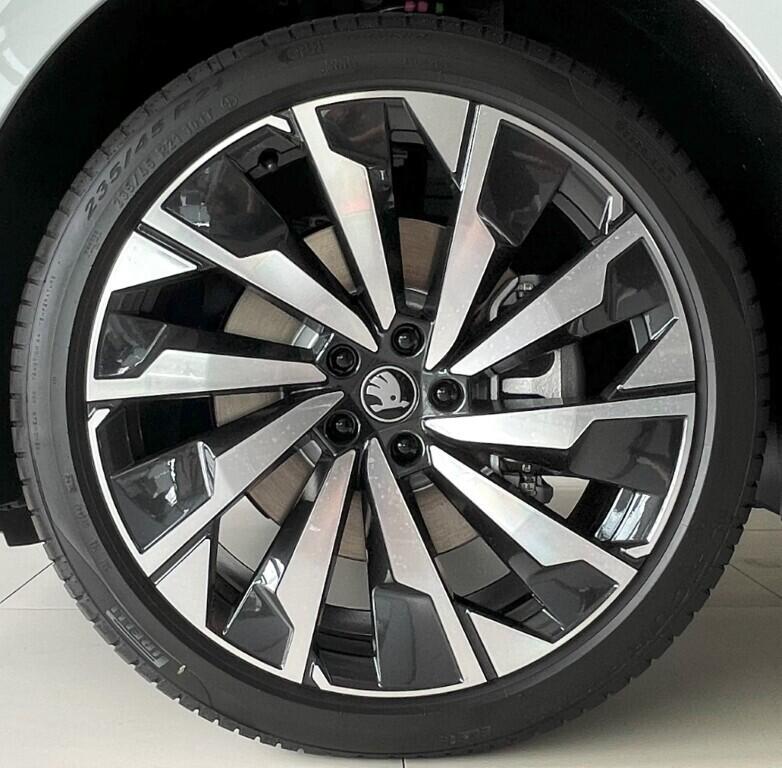 O121S09959_18.webp_Enyaq Sportline 85x   210 kW