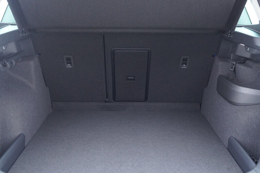 O121S09993_20.webp_KAROQ 130 let Premium 1,5 TSI 110 kW