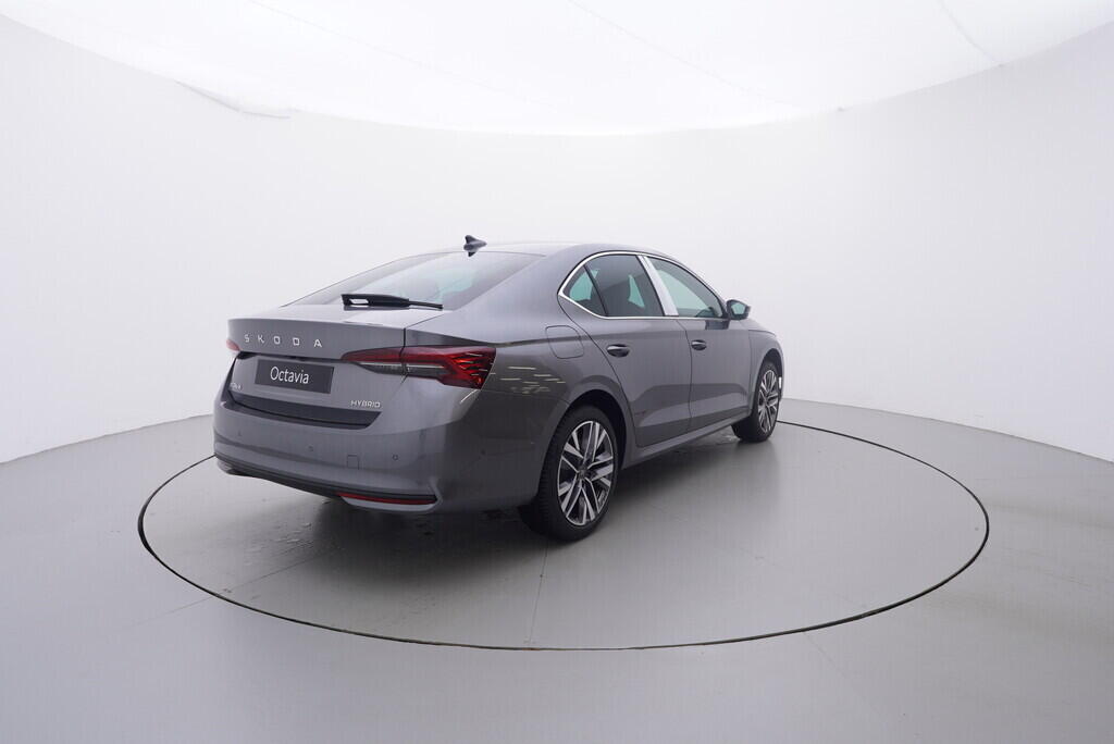 O121S10024_14.webp_Octavia 130 let Premium Selection 1,5 TSI m-HEV 110 kW  