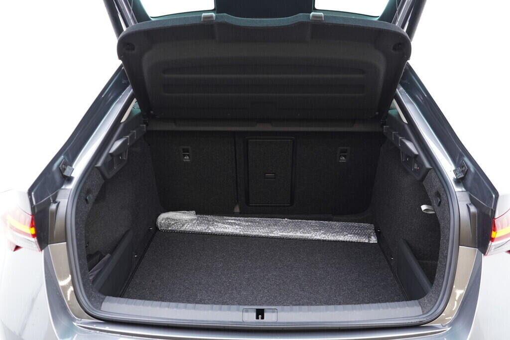 O121S10024_21.webp_Octavia 130 let Premium Selection 1,5 TSI m-HEV 110 kW  