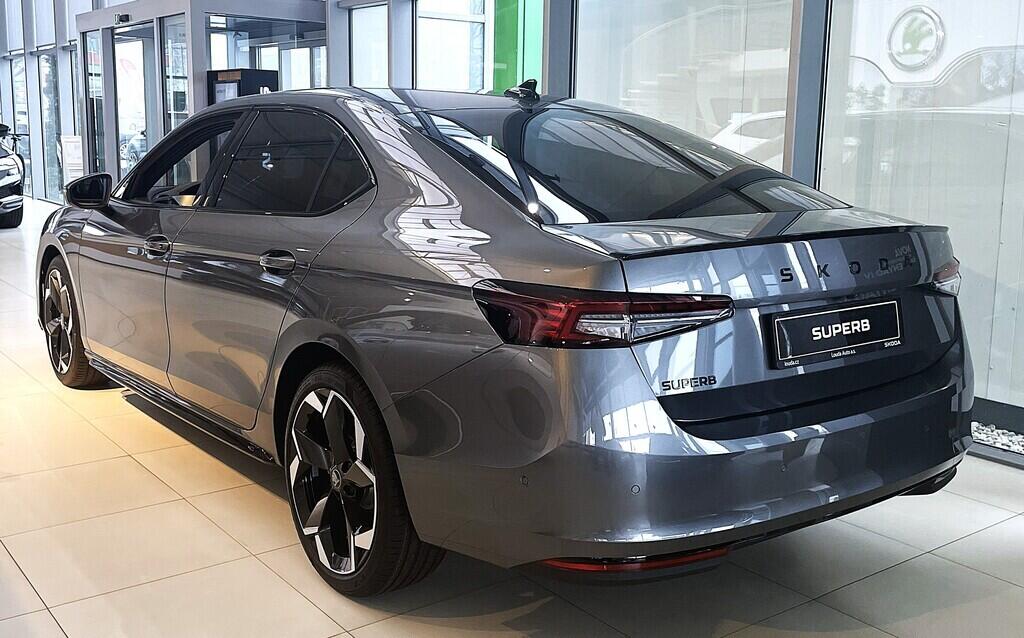 O121S10044_11.webp_Superb Sportline 2,0 TDI 110 kW