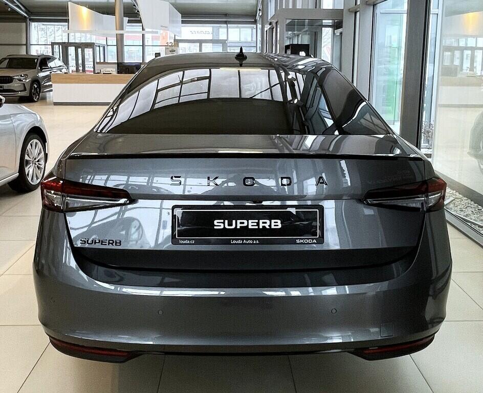 O121S10044_12.webp_Superb Sportline 2,0 TDI 110 kW