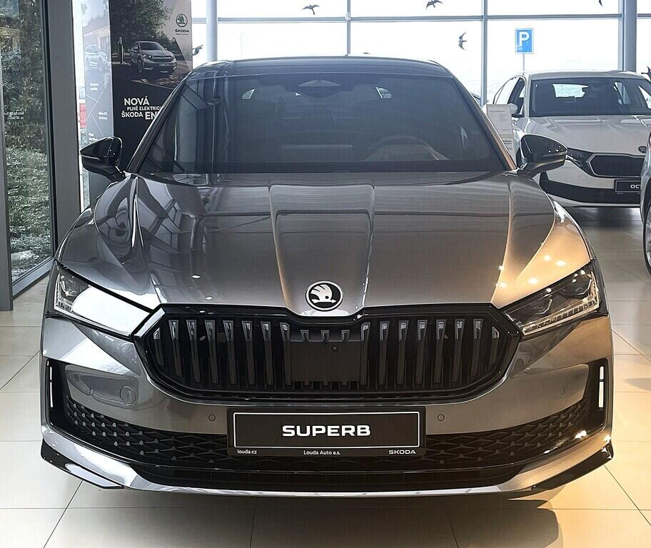 O121S10044_13.webp_Superb Sportline 2,0 TDI 110 kW