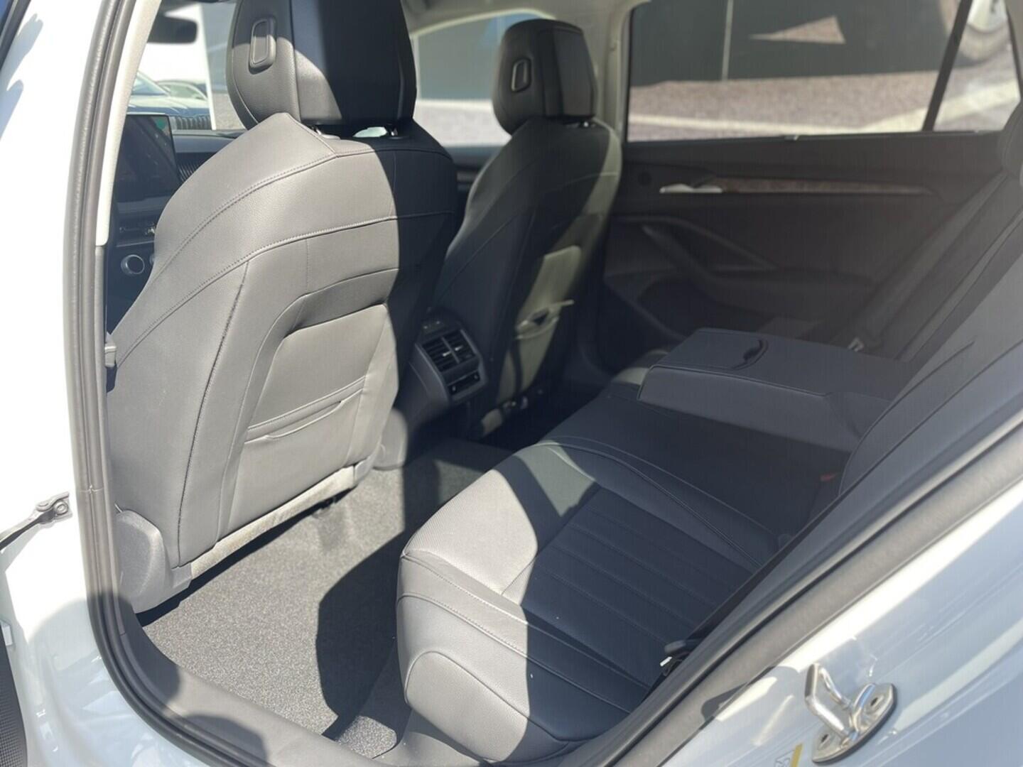 O121S10065_16.webp_Superb Combi L&K  2,0 TDI 4x4 142 kW