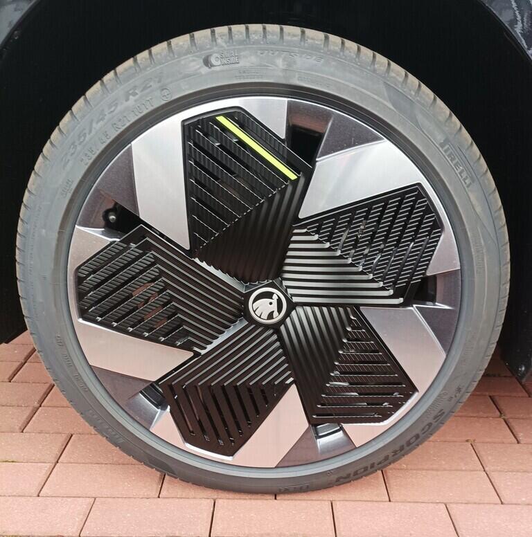 O121S10113_17.webp_Enyaq Coupé RS  84 kWh 4x4 250 kW