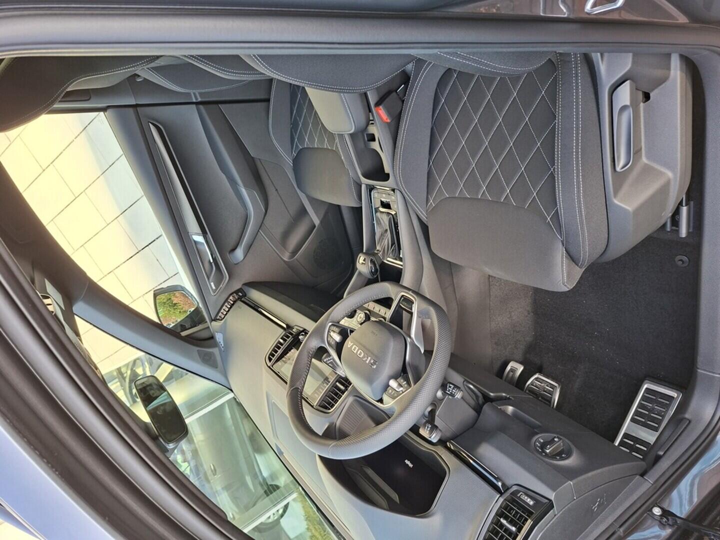 O121S10167_16.webp_Karoq Sportline 1,5 TSI 110 kW