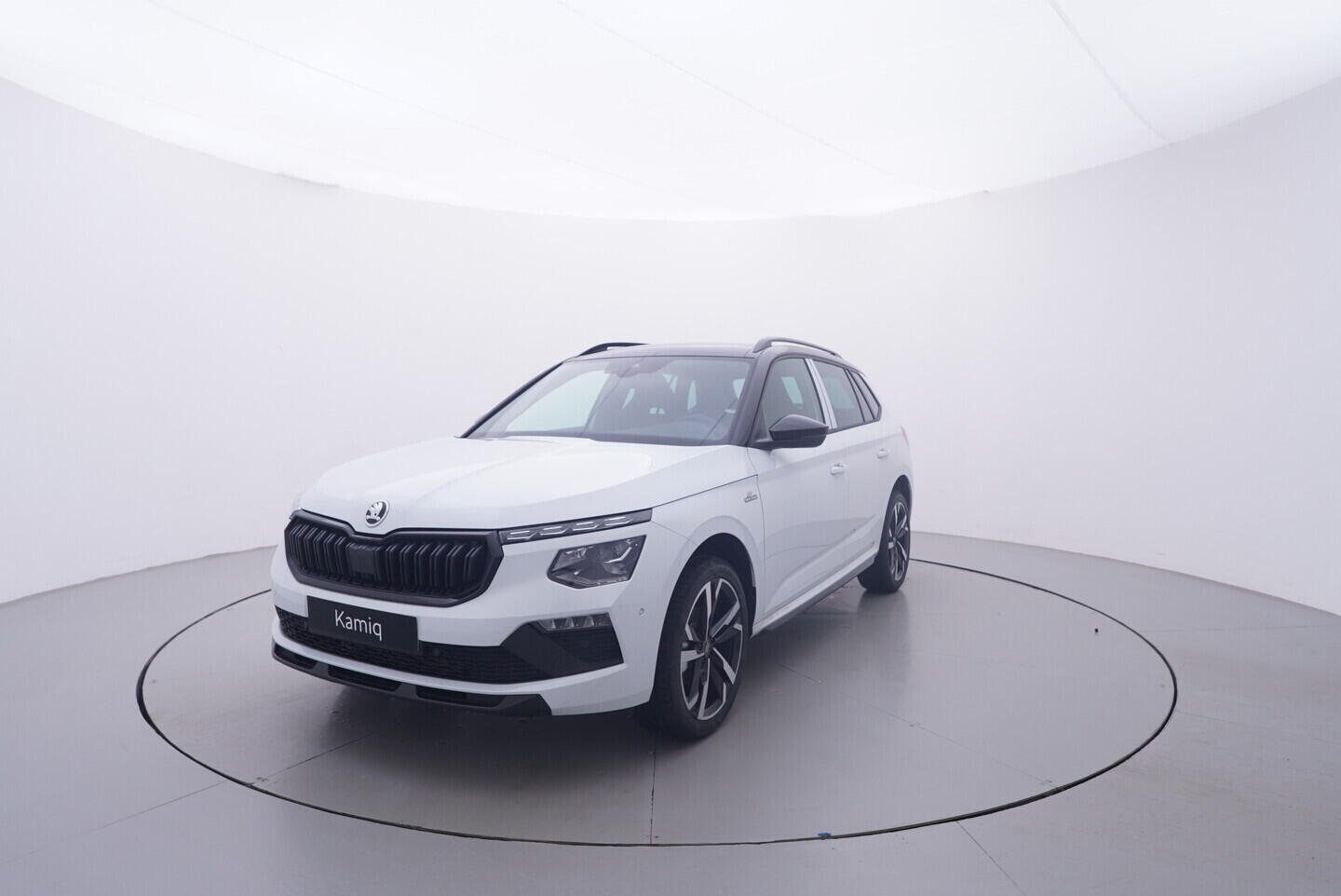 O121S10304_10.webp_Kamiq Monte Carlo 1,0 TSI 85 kW 6-stup. mech.