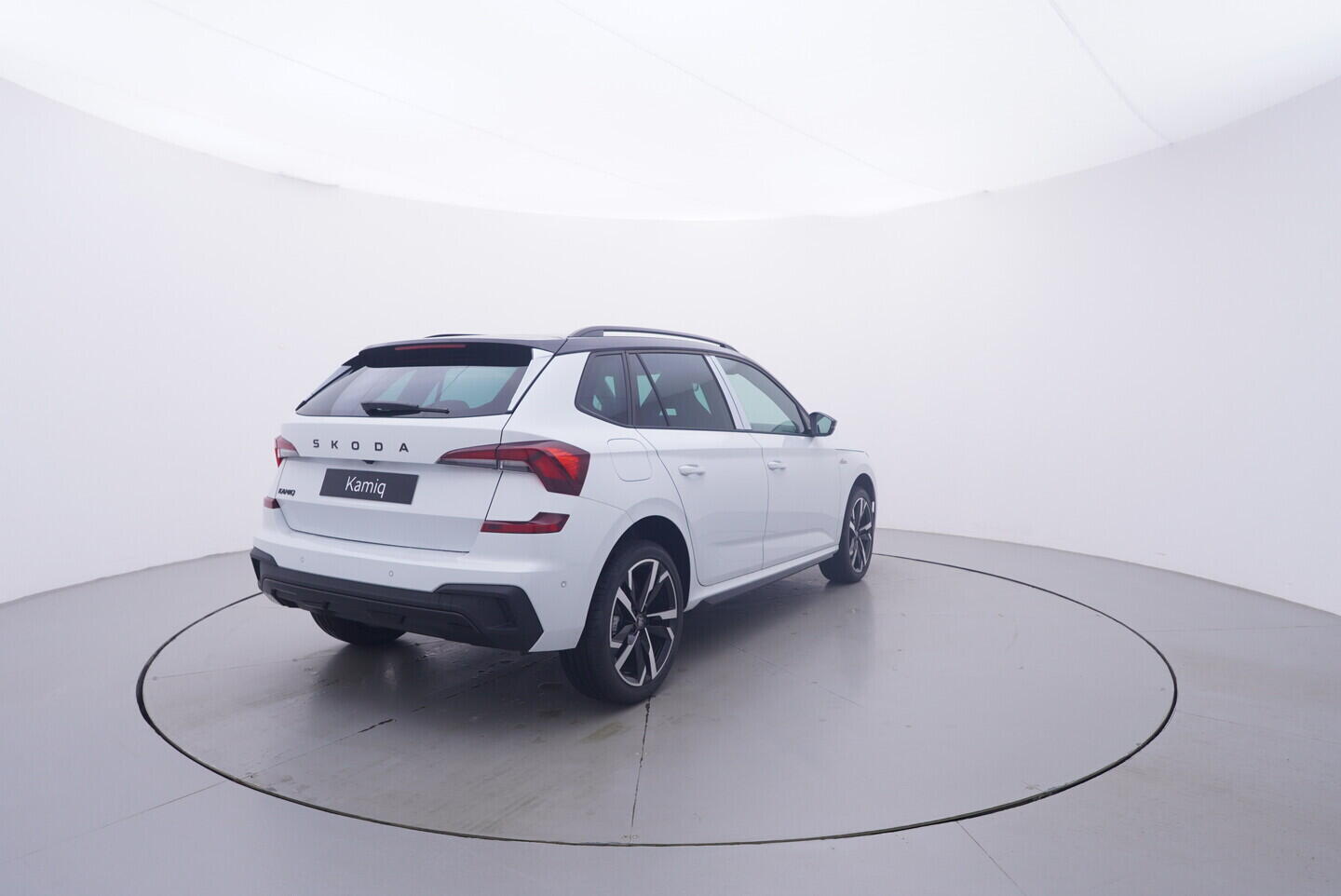 O121S10304_14.webp_Kamiq Monte Carlo 1,0 TSI 85 kW 6-stup. mech.