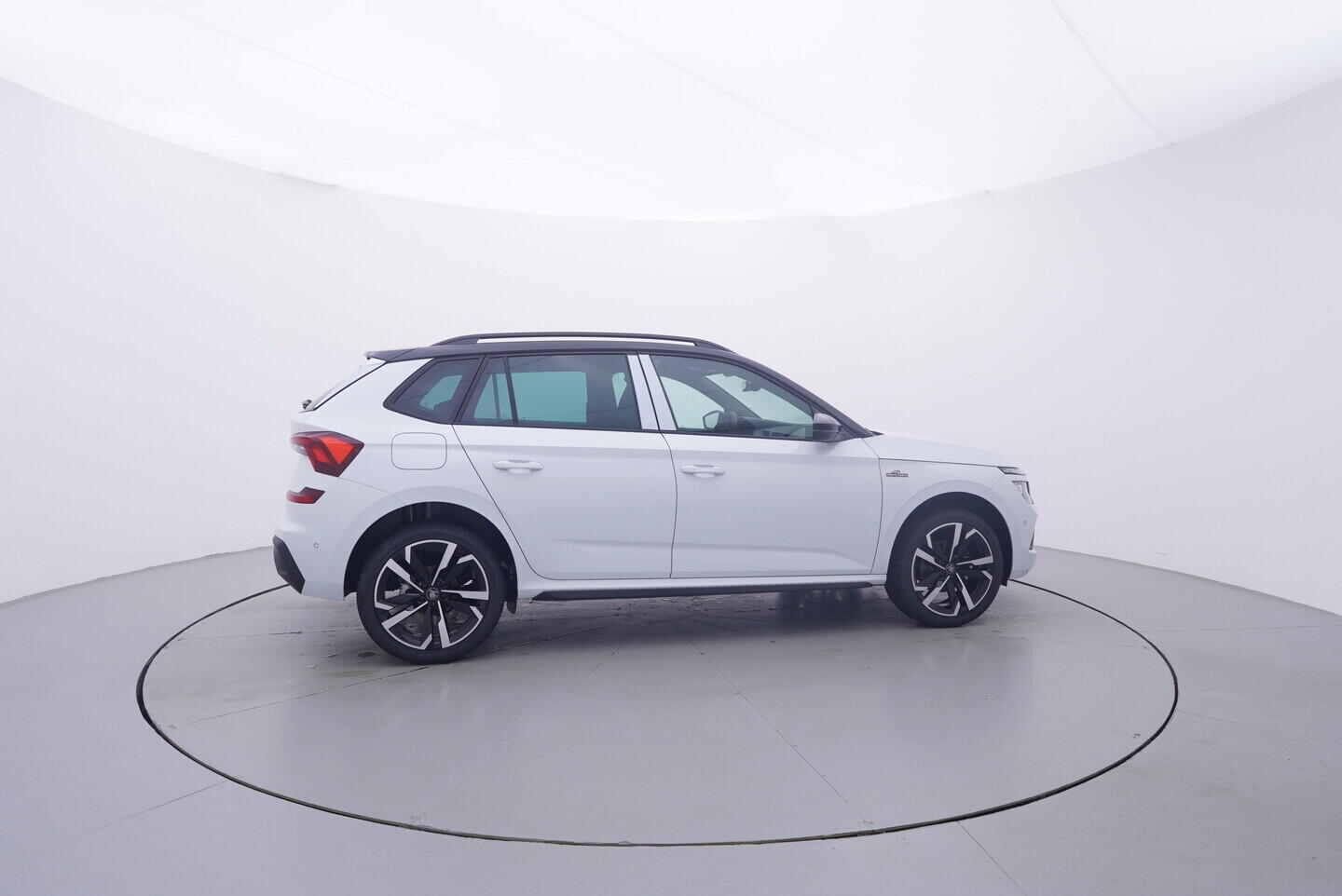 O121S10304_15.webp_Kamiq Monte Carlo 1,0 TSI 85 kW 6-stup. mech.