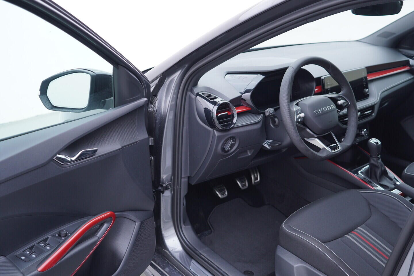 O121S10317_18.webp_Fabia Monte Carlo 1,0 TSI 85 kW 6-stup. mech.