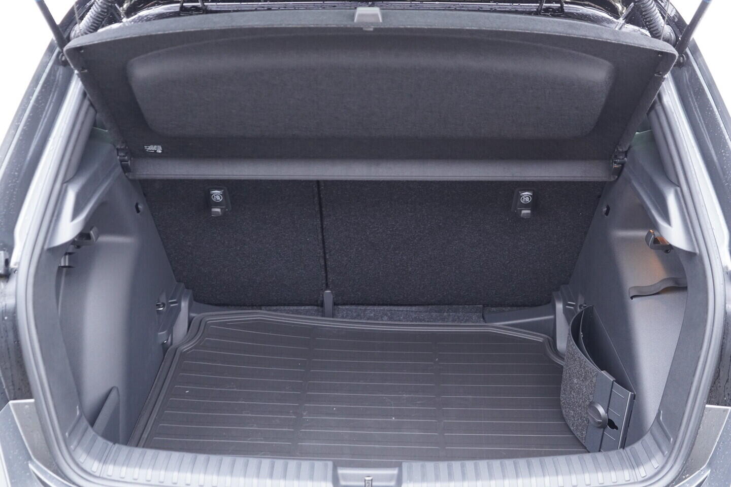 O121S10317_20.webp_Fabia Monte Carlo 1,0 TSI 85 kW 6-stup. mech.