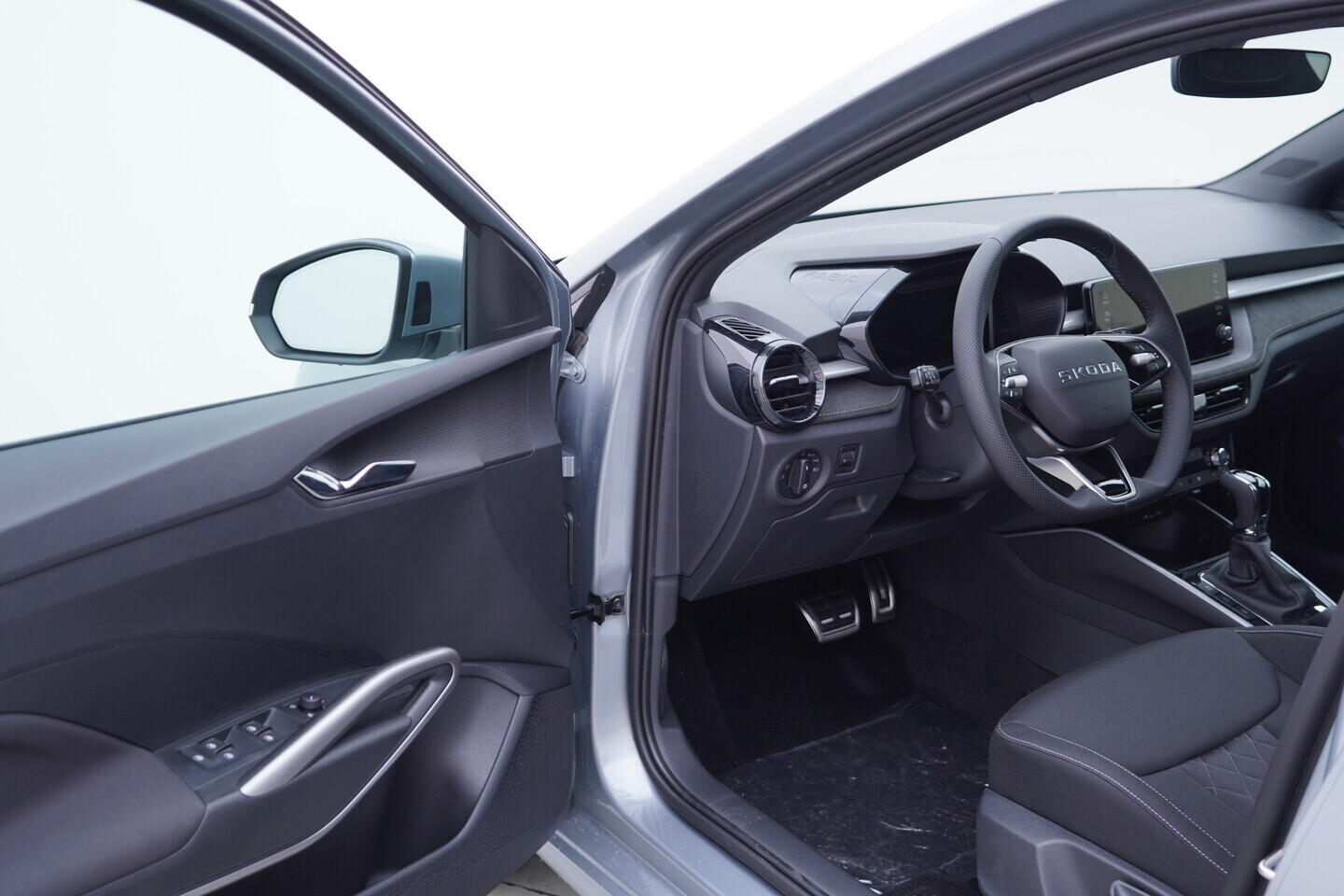 O121S10399_18.webp_Fabia Dynamic 1,0 TSI 85 kW 7-stup. automat.