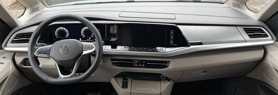 O121U02061_23.webp_Akční Multivan Life 1,5 TSI PHEV 130 kW 6 DSG Plug-in hybrid