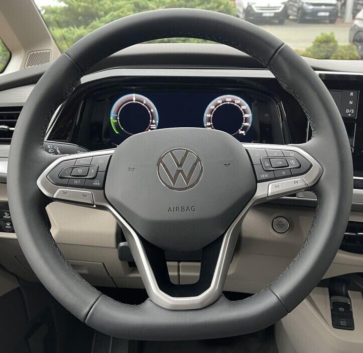 O121U02061_25.webp_Akční Multivan Life 1,5 TSI PHEV 130 kW 6 DSG Plug-in hybrid