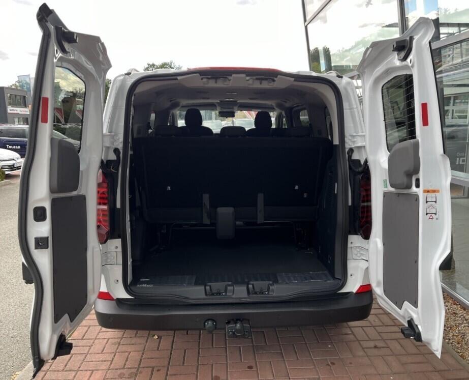 O121U02069_21.webp_Entry Transporter Kombi 2.0 TDI KR 81 kW