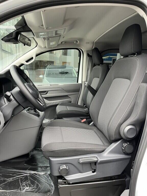 O121U02069_28.webp_Entry Transporter Kombi 2.0 TDI KR 81 kW