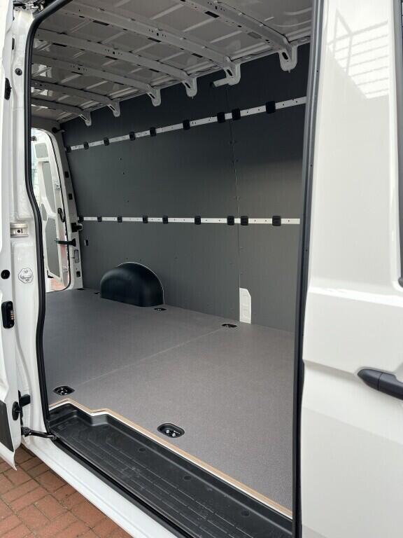 O121U02144_25.webp_Akční Crafter skříň 35 103kW 6G FWD DR 103 kW