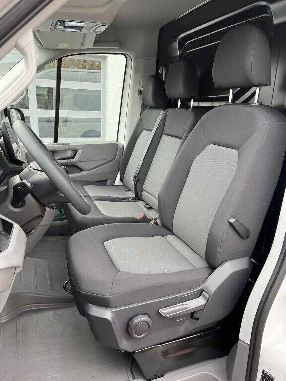O121U02165_22.webp_Crafter skříň 35 SR 2.0TDI 103 kW